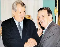  ?? A tehdejší český premiér Miloš Zeman – Cheb 2001 FOTO ČTK ?? Gerhard Schröder