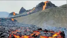  ??  ?? L’éruption se situe à 40 km de Reikjavik en Islande