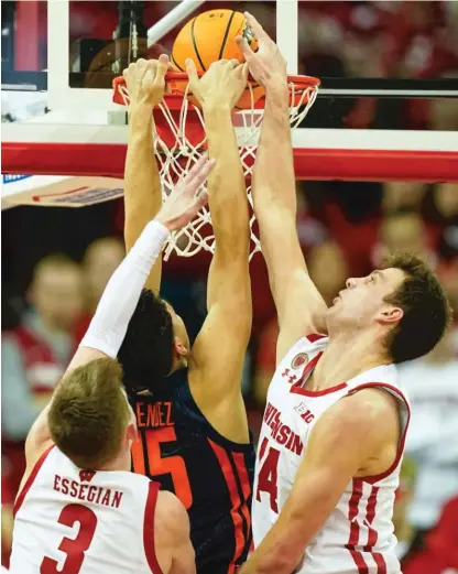  ?? ANDY MANIS/AP ?? Illinois’ RJ Melendez dunks over Wisconsin’s Connor Essegian and Carter Gilmore in the second half Saturday.