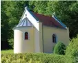  ?? Foto: Walter Kleber ?? Vor 15 Jahren errichtete der Förderver ein die Kölberberg Kapelle bei Fischach. Am Sonntag, 17. September, wird des halb gefeiert.