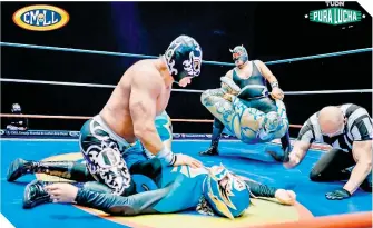  ?? FOTO: CORTESÍA CMLL ?? Nada pudieron hacer Titan, Esfinge y Flyer ante sus rivales. /