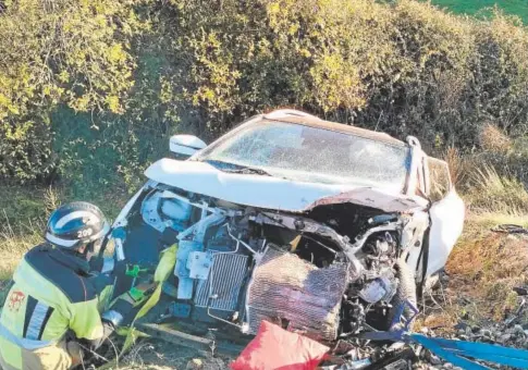  ?? // EMERGENCIA­S ÁVILA ?? Estado en el que quedó uno de los vehículos accidentad­os