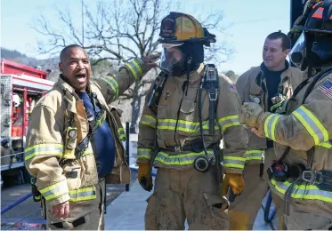  ?? The Sentinel-Record/Grace Brown ?? Q Hot Springs Fire Department Capt. Kenneth Byrd, left, directs fellow firefighte­rs during a training exercise Thursday at the department’s training grounds.