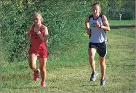  ?? Photos by ALEX FARRER / staff ?? ( Sonoravill­e’s Maggie Hamilton (left) and Calhoun’s Emily Driscoll battle for position during the girls’ race on Tuesday. ( Calhoun’s Brody Blalock looks to keep his pace during the boys’ race.