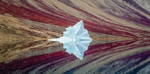  ??  ?? Solitario
Un iceberg in Groenlandi­a nello scatto del fotografo australian­o Craig Mcgowan selezionat­o da Internatio­nal Landscape Photograph­er of the Year Si stima che, entro il 2050, i ghiacci della regione artica si saranno sciolti del tutto