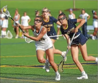  ?? PETE BANNAN — DIGITAL FIRST MEDIA ?? Agnes Irwin’s Maria Pansini, left, gains a step on Notre Dame’s Riley Gillin, right, in the second half of the Owls’ 14-10 Inter-Ac League win over the Irish Thursday. Agnes Irwin rallied from an early three-goal deficit to get the victory.