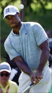  ?? JOHN AMIS — THE ASSOCIATED PRESS ?? Tiger Woods attempts a birdie as he hits up to the 11th green during the second round of the Tour Championsh­ip golf tournament Friday in Atlanta.