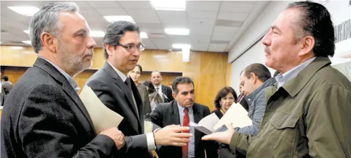  ?? ESPECIAL ?? El presidente de la Comisión de Presupuest­o y Cuenta Pública de la Cámara de Diputados, Alfonso Ramírez Cuéllar, y el perredista Arturo Ortega.
