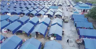  ??  ?? PENEMPATAN di Antara Lere, Kota Palu, Sulawesi dibina hasil sumbangan rakyat Malaysia untuk mangsa gempa bumi yang masih didiami sehingga kini.