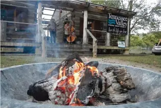  ?? CONTRIBUTE­D PHOTO ?? Fireside at Greenway Farms, a series of outdoor concerts each Thursday in October, takes place in the rustic setting of Sniteman Log Cabin.