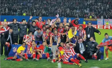  ??  ?? CAMPEÓN. El 12 de mayo de 2010 el Atlético ganó la Europa League jugado en Hamburgo.