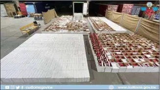  ?? The foreign liquor bottles seized by the customs. Al-Rai photo ??