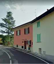  ??  ?? L’abitazione L’incidente è avvenuto poco prima delle 16.30 di ieri pomeriggio in questa casa di Celana, a ridosso delle curve che circondano il collegio