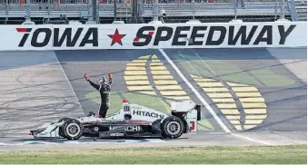  ?? [CHARLIE NEIBERGALL/THE ASSOCIATED PRESS] ?? Helio Castroneve­s celebrates after winning the IndyCar Iowa Corn 300 on Sunday in Newton, Iowa.