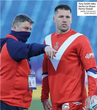  ?? MARK COSGROVE/ NEWS IMAGES ?? Tony Smith talks tactics to Shaun Kenny-dowall