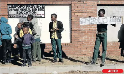  ?? PHOTOS: SANDILE NDLOVU ?? PROMISE UNFULFILLE­D: Parents and pupils of Mpepule Primary School in Lephalale protest outside the Limpopo Education Department demanding their promised new school