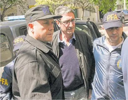  ?? TÉLAM ?? Preso. Aníbal Prina fue detenido en la universida­d donde da clases. Admitió ser el autor del ataque.