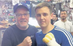  ??  ?? Tyler White, 18, from Aldershot, with Freddie Roach, owner of the Wild Card gym in Hollwood, Los Angeles, during a visit with his boxing club ARD Training Camp.