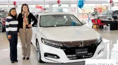  ??  ?? MARÍA TERESA RIVAS, gerente comercial de Honda Tampico y Karina López, coordinado­ra de mercadotec­nia de Honda.