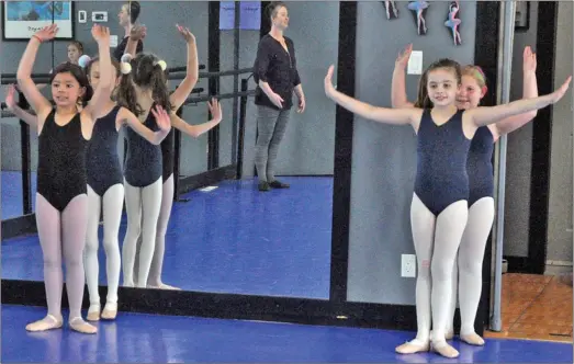  ?? Photos by Matthew Liebenberg ?? Dancers stand ready to start a ballet dance during a training class, on May 16.