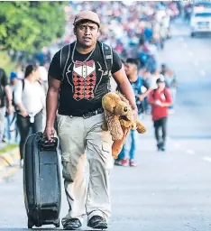  ?? FOTO: EL HERALDO ?? Los hondureños salieron desde San Pedro Sula y esperan recorrer 2,000 kilómetros en busca del sueño americano.