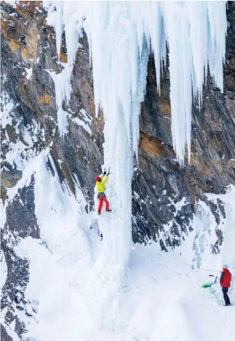  ??  ?? Opposite: Kris Irwin starting the second pitch of Dancing With Chaos just before we backed off, Banff National Park, Alta.