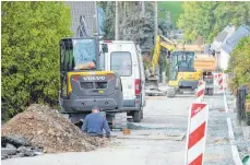  ?? FOTO: DPA ?? Tiefbauarb­eiten im Straßenber­eich sollen künftig in Bad Schussenri­ed genutzt werden, um Leerrohre mitzuverle­gen.