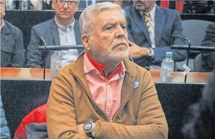  ??  ?? Frente judicial. El ex ministro de Planificac­ión Julio De Vido suma una condena y siete procesamie­ntos.