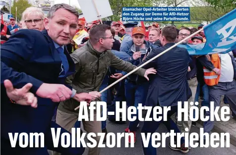  ??  ?? Eisenacher Opel-Arbeiter blockierte­n den Zugang zur Demo für AfD-Hetzer Björn Höcke und seine Parteifreu­nde.