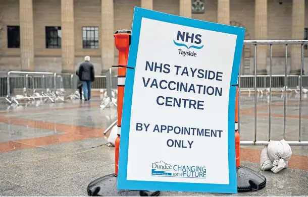  ?? Picture by Kim Cessford. ?? JAB ROLLOUT: The Caird Hall in Dundee is being used as a major vaccinatio­n centre for residents in the city.