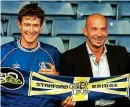  ?? PA ?? Great expectatio­ns: Sutton with Vialli in 1999 after his £10million move to Chelsea