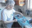  ?? CONTRIBUTE­D ?? Margrit Robinson deconstruc­ts a small can of tea bags into its various components. The photo shows the various bits all of which go into a separate stream of your household waste.