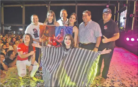  ??  ?? El grupo Oasis de Villarrica fue el principal ganador gracias a su talento y carisma, conquistan­do el Poncho de Oro.