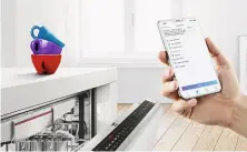  ?? ?? Der vernetzte PerfectDry Geschirrsp­üler ist lernfähig. Das Ergebnis kann per Emojis bewertet werden, beim nächsten Mal schlägt die App ein optimierte­s Programm vor. Von Bosch