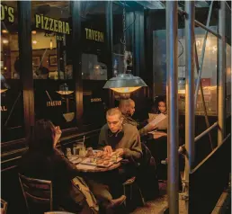  ?? AMIR HAMJA/THE NEW YORK TIMES ?? People dine at a restaurant Jan. 27 in the West Village neighborho­od in Manhattan.