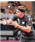  ?? FOTO: DPA ?? Volle Konzentrat­ion: Timo Boll beim Aufschlag.