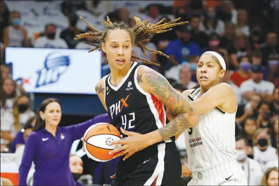  ?? RALPH FRESO / AP FILE (2021) ?? Phoenix Mercury center Brittney Griner (42) drives past Chicago Sky forward Candace Parker (3) during the 2021 WNBA Finals in Phoenix. Griner’s return to the WNBA this year after being traded in a dramatic prisoner swap in December with Russia has created potential travel complicati­ons for the league out of safety concerns for her.