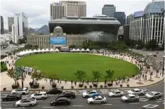  ??  ?? Farewell: Mourners waiting in line to pay their respects at a memorial for Park at City Hall Plaza in Seoul.