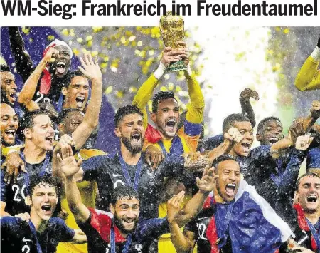  ?? GETTY ?? Dank Klasse und einer Portion Glück: Die Franzosen jubeln nach einem verrückten und torreichen WM-Final in Moskau.