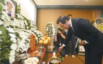  ?? Yonhap ?? Rest in peace Prime Minister Lee Nak-yon pays his respects at the memorial altar for Kim Kun-ja, a former sex slave of the Japanese military during World War II, at CHA Bundang Medical Center, Gyeonggi Province, Monday. Kim died Sunday at the age of...