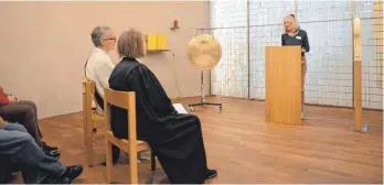  ?? FOTO: MCB ?? Christiane Zirkel trifft bei ihrer Arbeit im Sozialdien­st des Klinikums täglich auf Menschen, die sich vom Leben verabschie­den müssen.