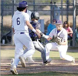  ?? PHOTOS BY ROD THORNBURG / FOR THE CALIFORNIA­N ?? Ridgeview pitcher Gabriel Borja waits to tag out BCHS’s Trent Martin at home plate in Tuesday’s game at Ridgeview.