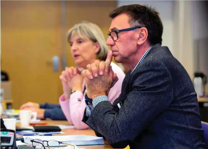  ?? ARKIVFOTO: STEINAR VINDSLAND ?? Jan Roger Olsen og styreleder ved Sørlandet sykehus, Camilla Dunsaed. De jobbet tett sammen lenge. I august møtes de i retten.