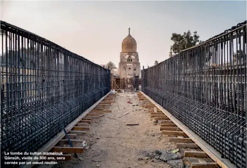  ??  ?? La tombe du sultan mamelouk Qânsûh, vieille de 500 ans, sera cernée par un noeud routier.