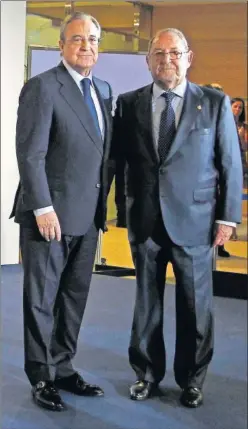  ??  ?? PRESIDENTE­S. Florentino, junto a Gento, Presidente de Honor.