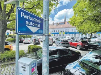  ?? FOTO: ALEXANDER KAYA ?? Das Parken in Ulm, nicht nur in der Innenstadt, wird bald deutlich teurer.
