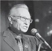  ?? STUART RAMSON/AP ?? Larry King speaks to guests at a 2007 party in New York held by CNN celebratin­g King’s 50 years of broadcasti­ng. King died Saturday at age 87.