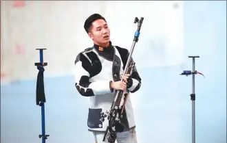  ??  ?? Yang set a new national record with 1,189 points in the men’s 50m rifle 3p qualificat­ion round.