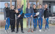  ?? FOTO: RFV EHINGEN ?? Die Voltigierg­ruppe des RFV Ehingen waren beim „Kür-Cup“in Laichingen erfolgreic­h am Start. Das Bild zeigt das Team mit Sonja Bauer, Judith Schindler, Sophie und Kristina Schlecker, Leni Fieder, Hanna Fischer, Marie Prang und Paolina Schöttle.