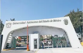  ??  ?? En la Universida­d Autónoma del Estado de México, la fracción de Morena en el Congreso local presentó un proyecto de reformas a la Constituci­ón estatal y a la ley orgánica del plantel.